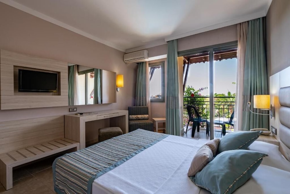 Palmeras Beach Hotel — Hotel rooms in Alanya