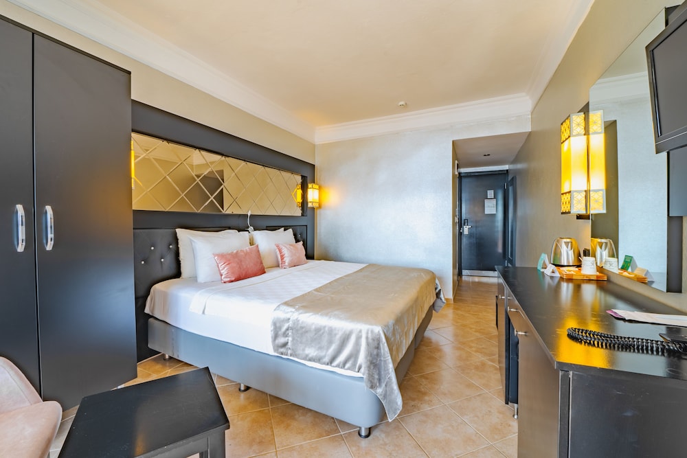 Prime Beach Hotel - All inclusive — Hotel rooms in Marmaris, Mugla