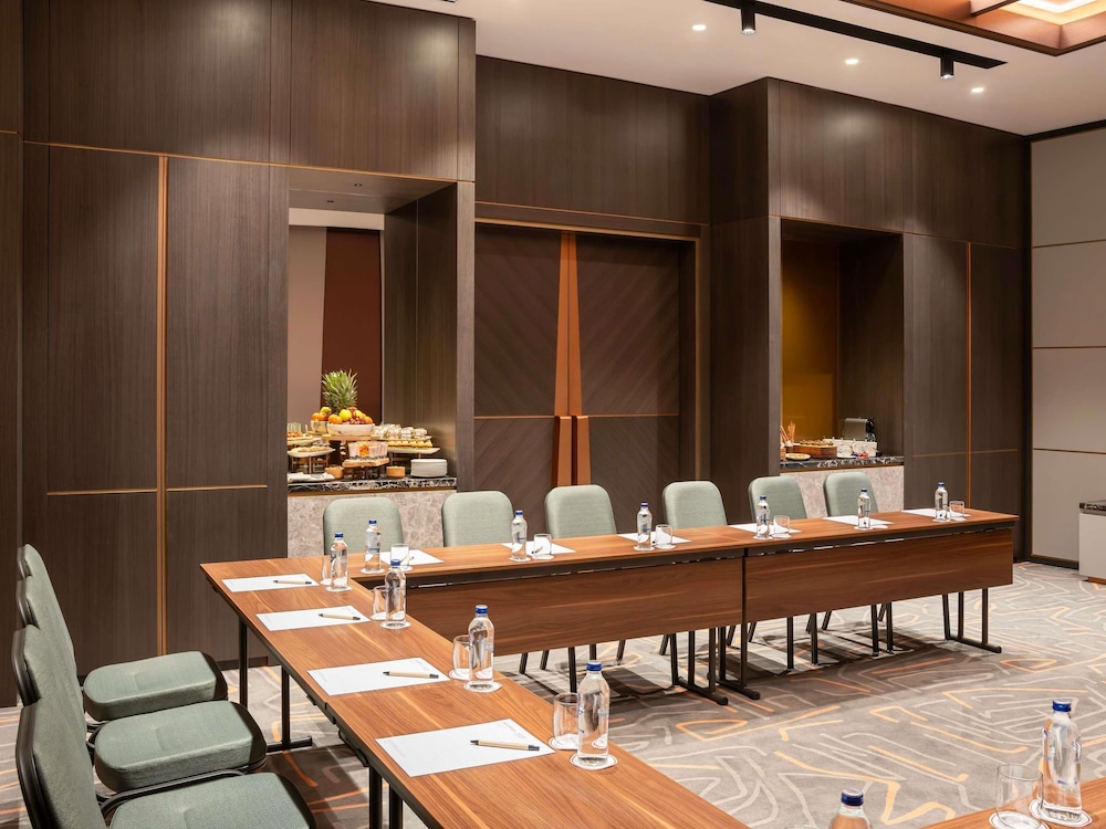 Mövenpick Hotel Istanbul Marmara Sea — Hotel building in Istanbul, Istanbul