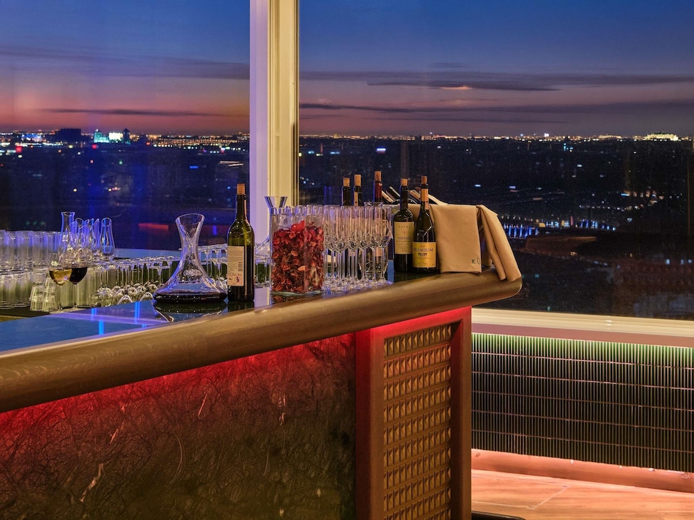 Mövenpick Hotel Istanbul Marmara Sea — Restaurant & bars in Istanbul, Istanbul