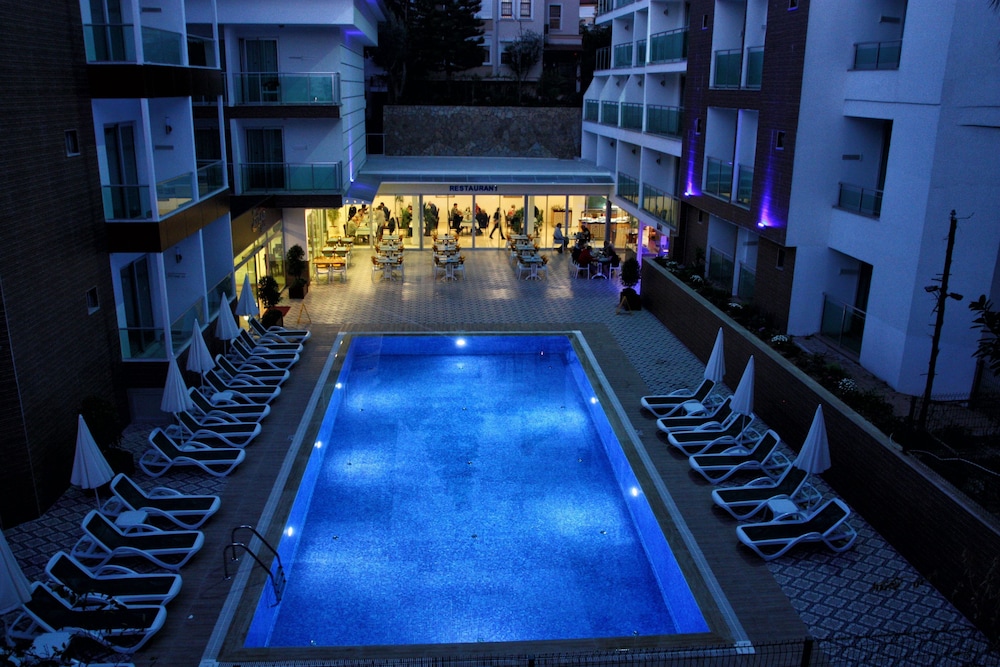 Kleopatra Atlas Hotel - All Inclusive - Adults Only — Swimming pool in Alanya