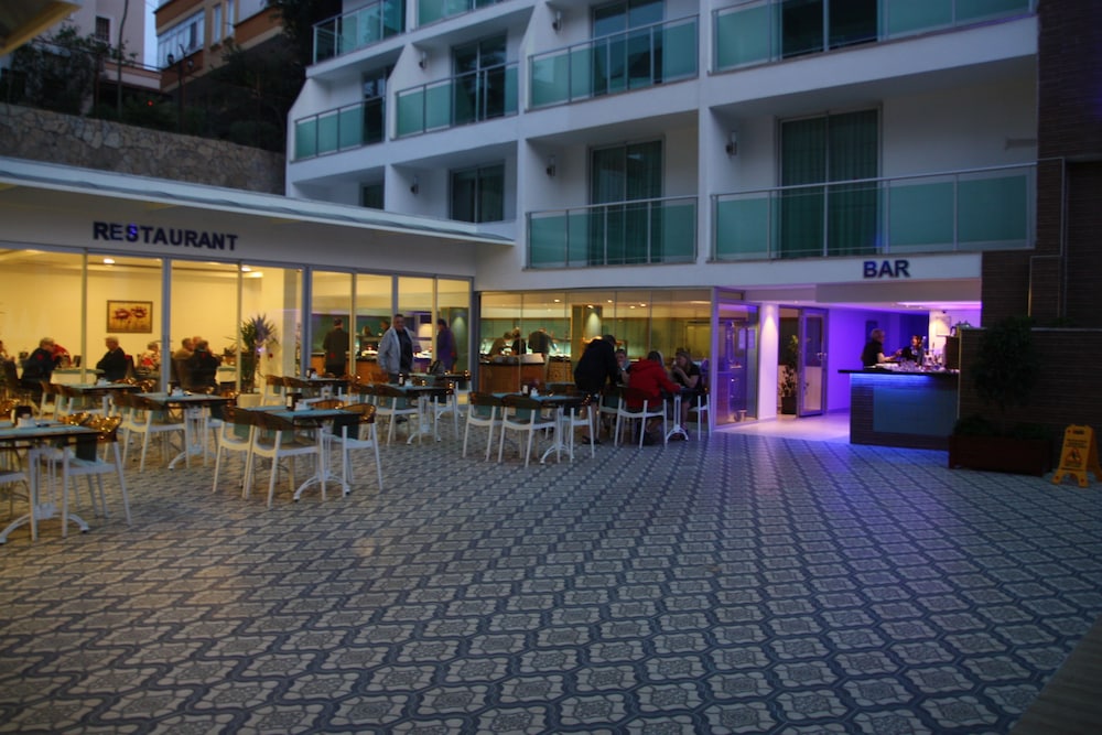 Kleopatra Atlas Hotel - All Inclusive - Adults Only — Restaurant & bars in Alanya