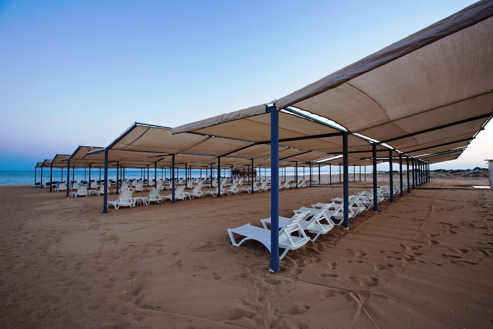 Ramada Resort by Wyndham Side — Beach in Side
