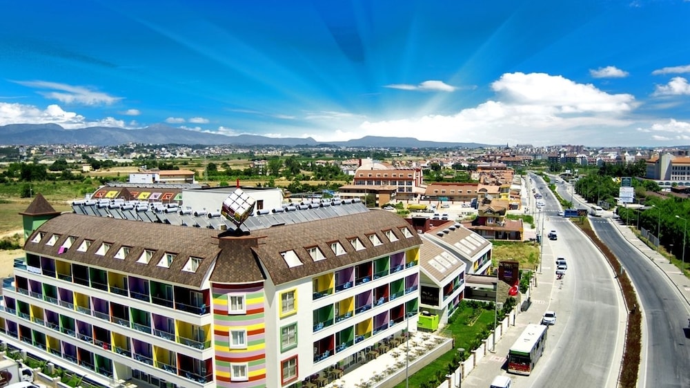 Ramada Resort by Wyndham Side — Hotel building in Side