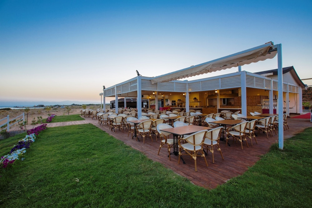 Ramada Resort by Wyndham Side — Restaurant & bars in Side