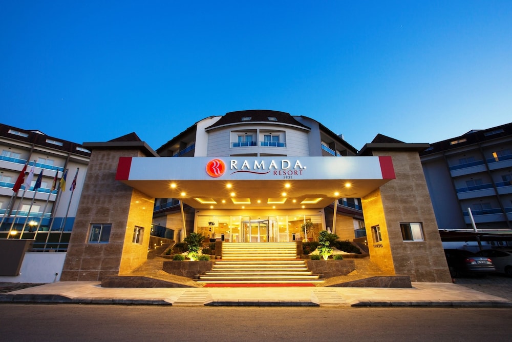Ramada Resort by Wyndham Side — Hotel building in Side