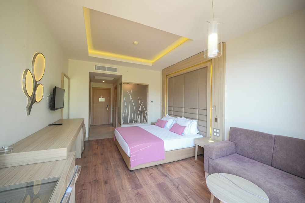 Orka Lotus Beach — Rooms in İçmeler, Mugla