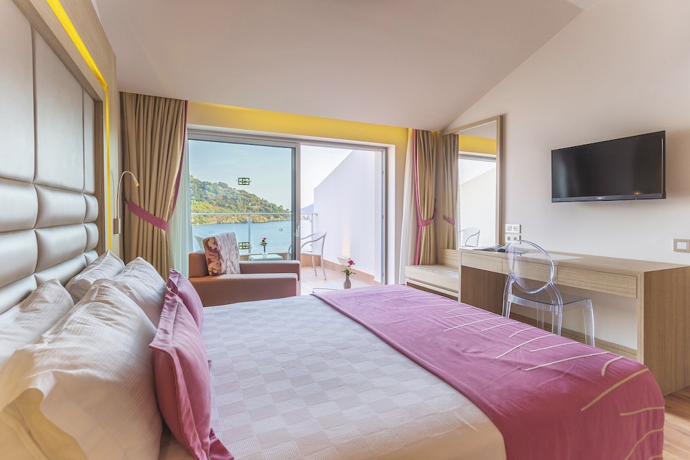Orka Lotus Beach — Rooms in İçmeler, Mugla