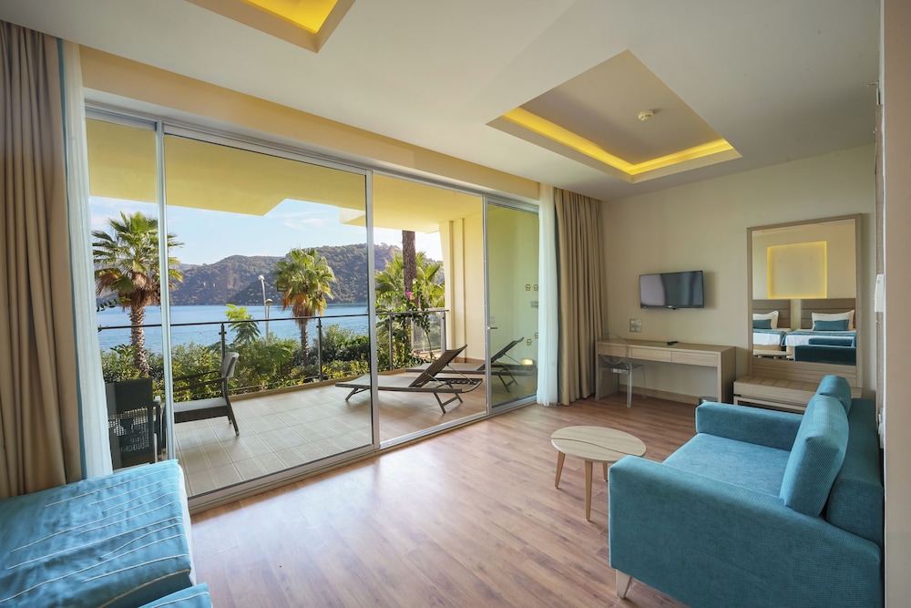 Orka Lotus Beach — Rooms in İçmeler, Mugla