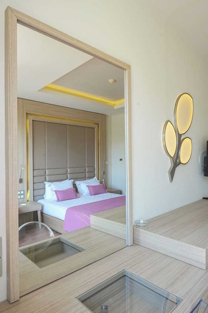 Orka Lotus Beach — Rooms in İçmeler, Mugla
