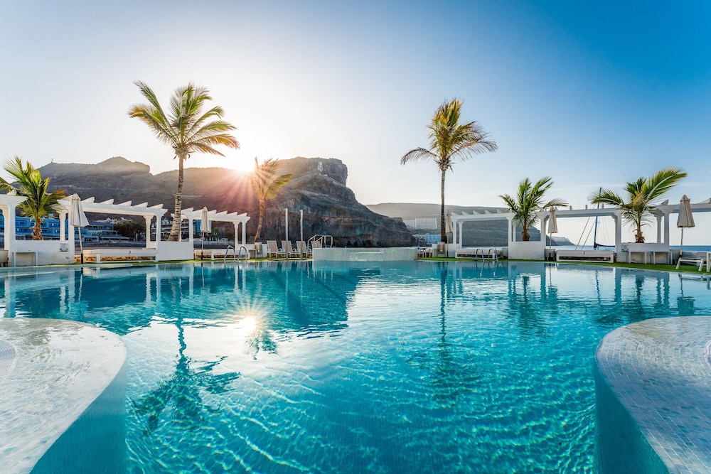 Hotel LIVVO Puerto de Mogán — Swimming pool in Puerto de Mogan, Canary Islands
