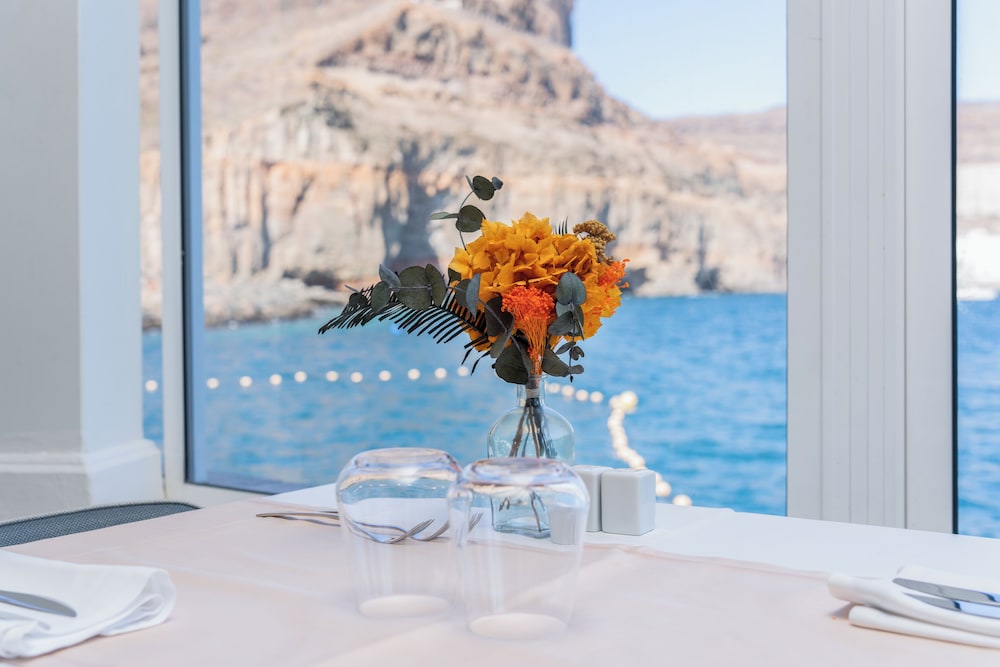 Hotel LIVVO Puerto de Mogán — Restaurant & bars in Puerto de Mogan, Canary Islands