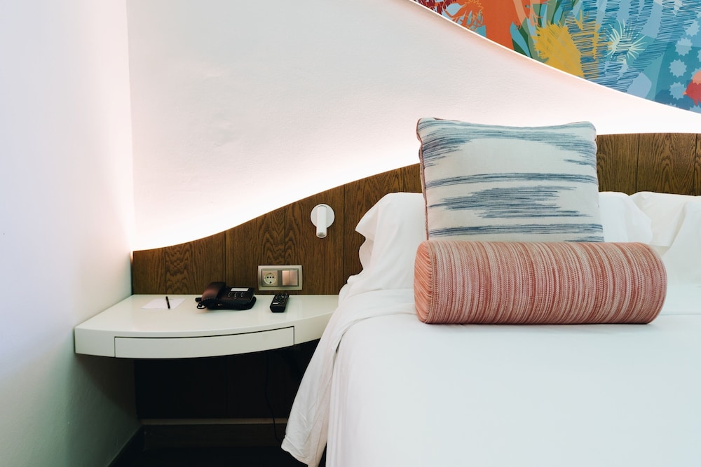 Hotel LIVVO Puerto de Mogán — Hotel rooms in Puerto de Mogan, Canary Islands