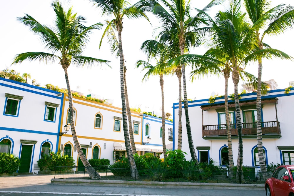 Apartamentos LIVVO Puerto de Mogán — Hotel building in Puerto de Mogan, Canary Islands