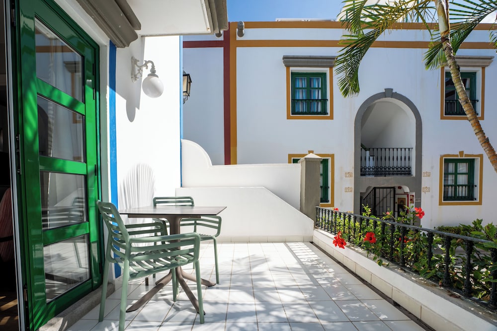 Apartamentos LIVVO Puerto de Mogán — Hotel building in Puerto de Mogan, Canary Islands