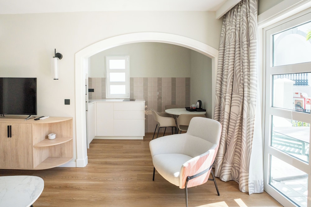 Apartamentos LIVVO Puerto de Mogán — Hotel rooms in Puerto de Mogan, Canary Islands