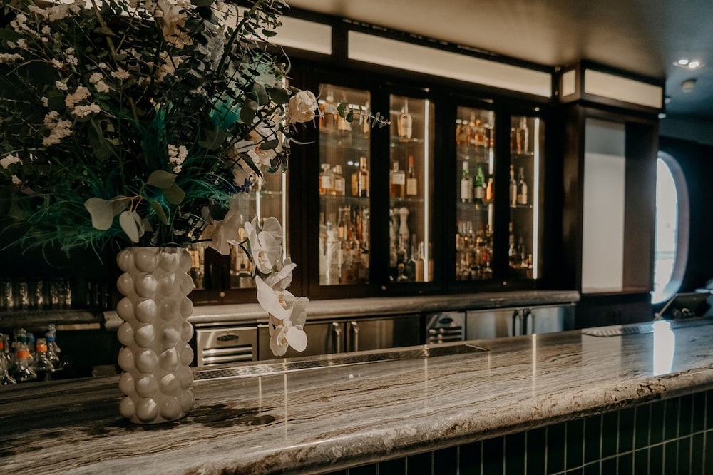 Hotel Indigo Lower East Side New York by IHG — Restaurant & bars in New York City, New York State