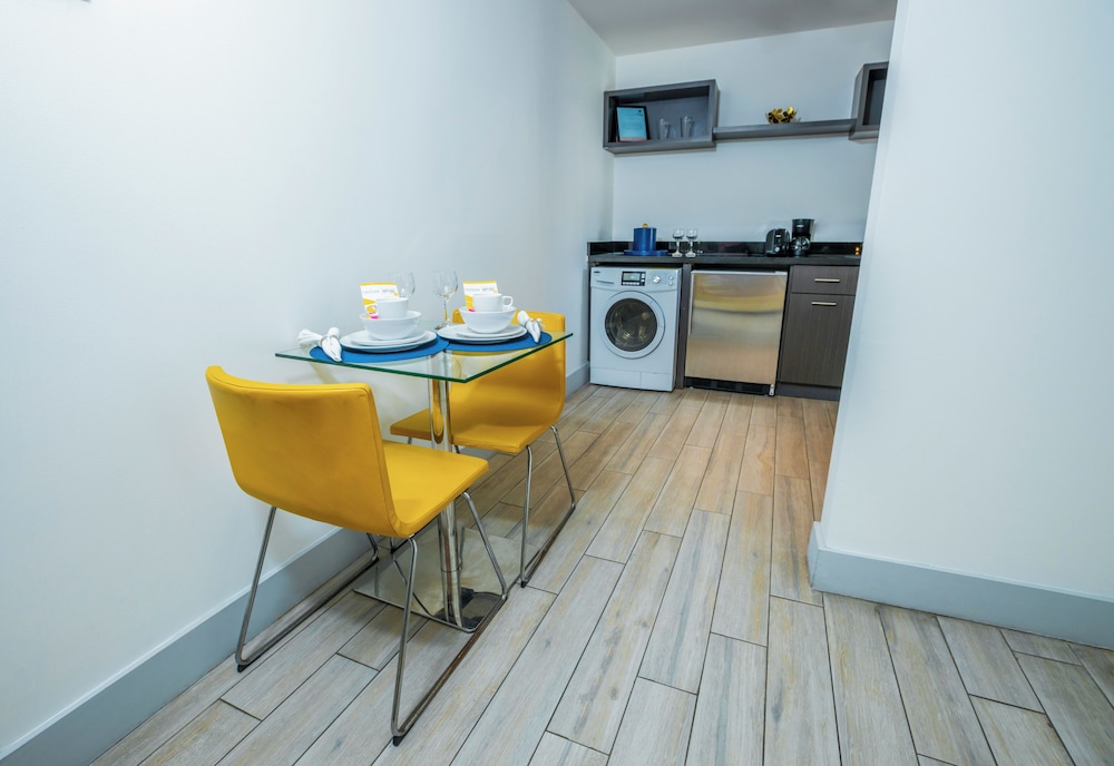 Seaside All Suites Hotel — Hotel rooms in Miami, Florida