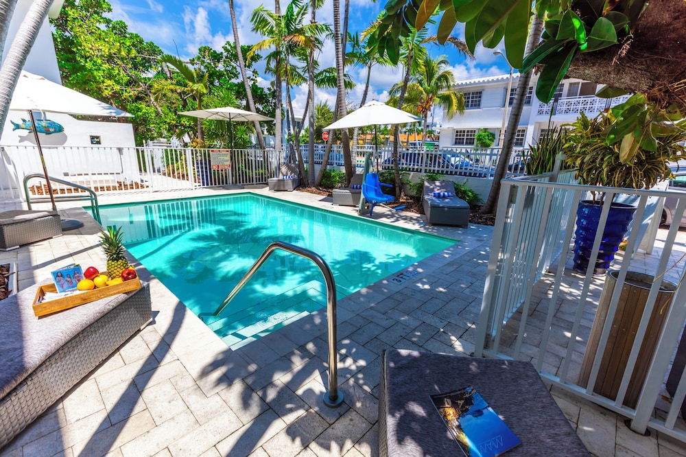 Seaside All Suites Hotel — Main photo in Miami, Florida