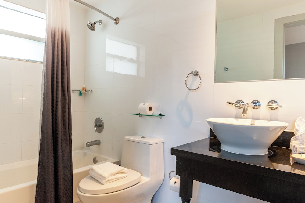 Seaside All Suites Hotel — Hotel rooms in Miami, Florida