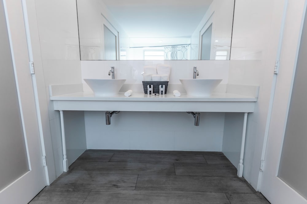 Seaside All Suites Hotel — Hotel rooms in Miami, Florida