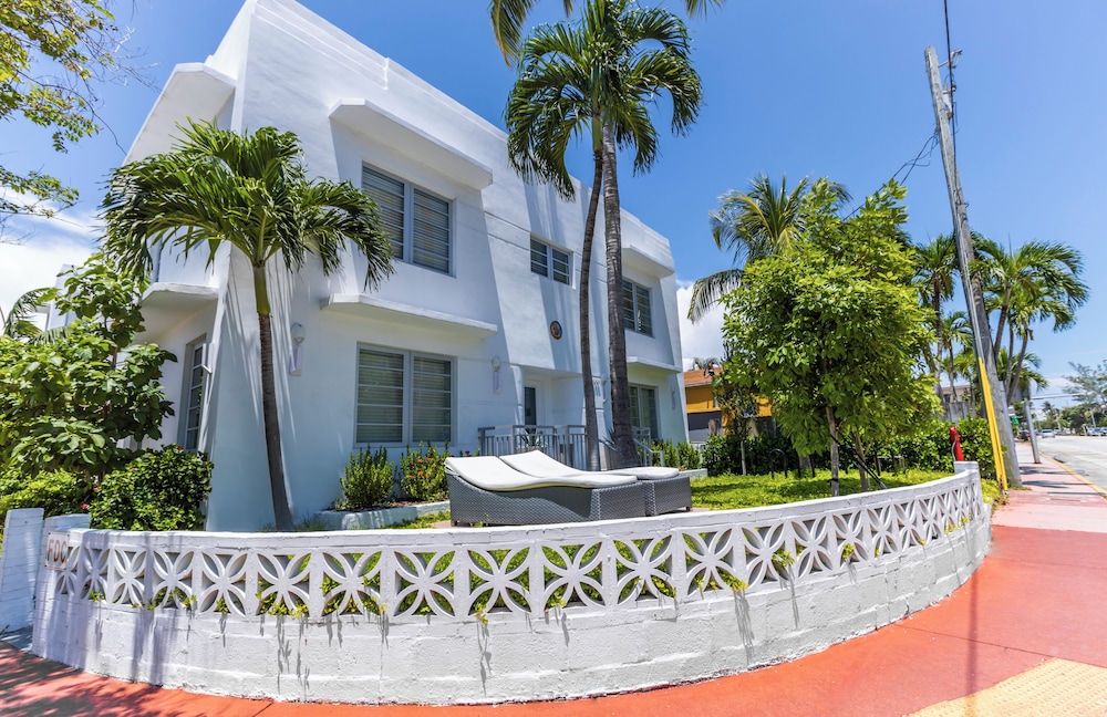 Seaside All Suites Hotel — Hotel building in Miami, Florida
