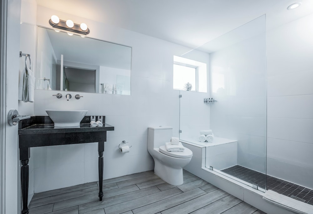 Seaside All Suites Hotel — Hotel rooms in Miami, Florida