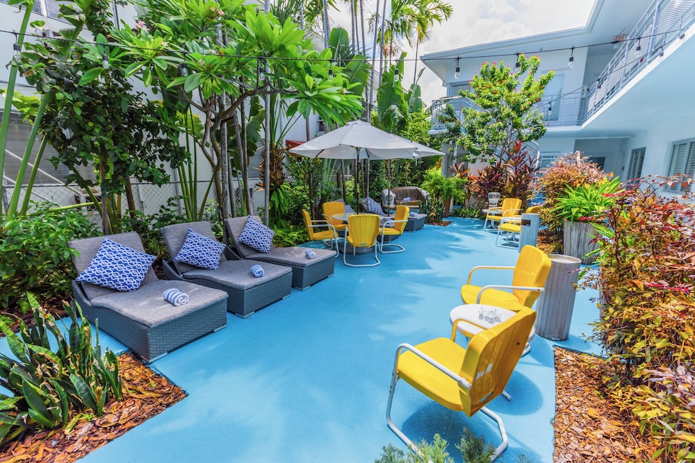 Seaside All Suites Hotel — Hotel building in Miami, Florida