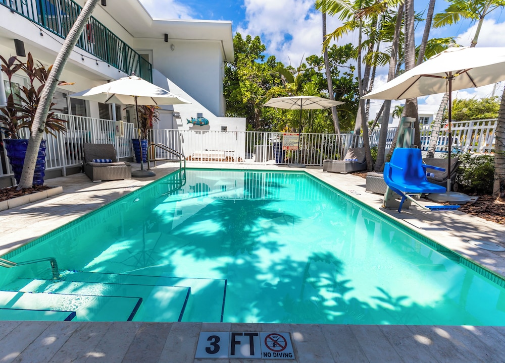 Seaside All Suites Hotel — Swimming pool in Miami, Florida