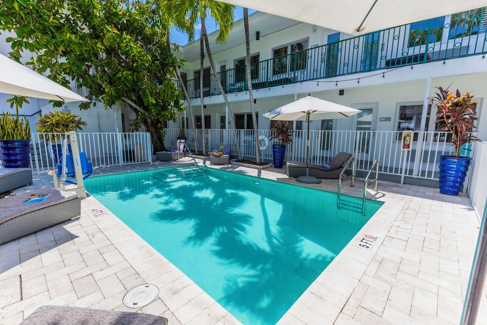Seaside All Suites Hotel — Swimming pool in Miami, Florida