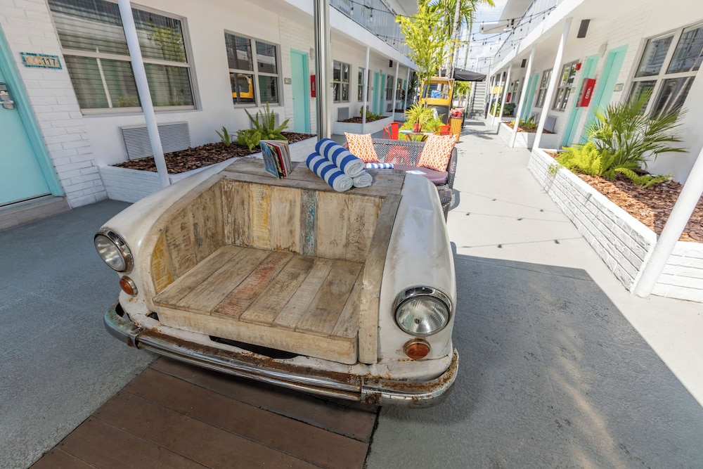 Seaside All Suites Hotel — Hotel building in Miami, Florida