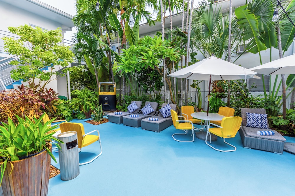 Seaside All Suites Hotel — Hotel building in Miami, Florida