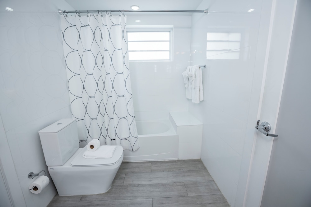 Seaside All Suites Hotel — Hotel rooms in Miami, Florida