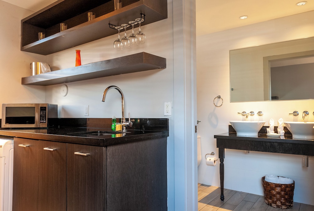 Seaside All Suites Hotel — Hotel rooms in Miami, Florida