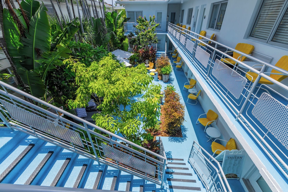 Seaside All Suites Hotel — Hotel building in Miami, Florida