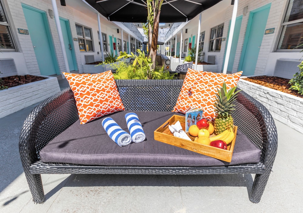 Seaside All Suites Hotel — Hotel building in Miami, Florida