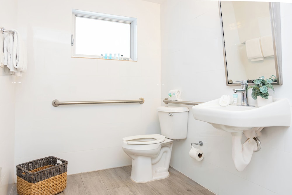 Beachside All Suites Hotel — Hotel rooms in Miami, Florida