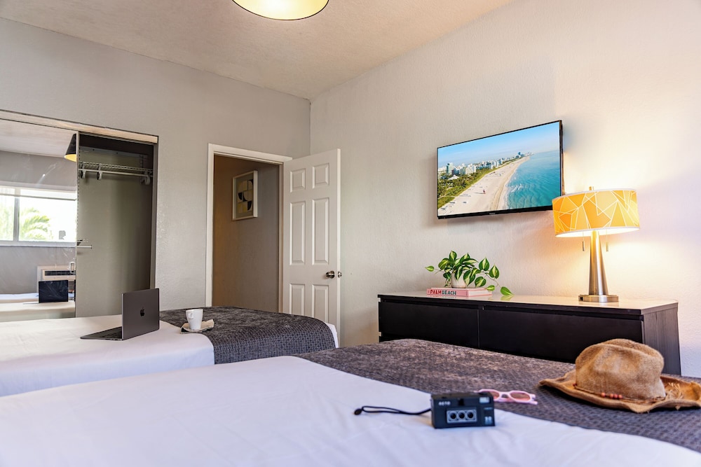 Beachside All Suites Hotel — Hotel rooms in Miami, Florida