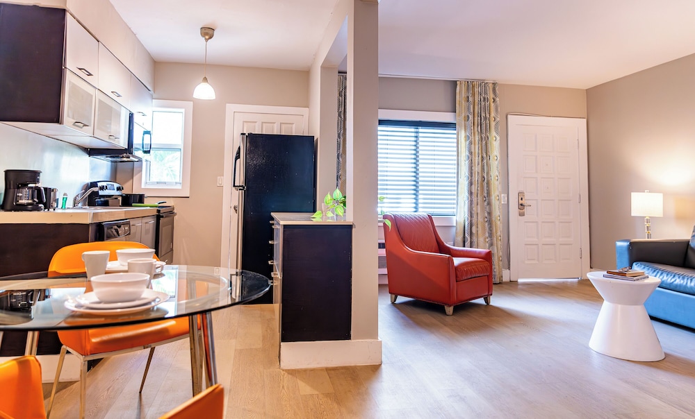 Beachside All Suites Hotel — Hotel rooms in Miami, Florida