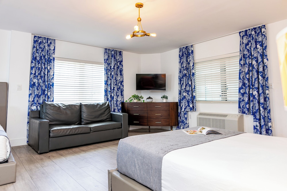 Beachside All Suites Hotel — Hotel rooms in Miami, Florida