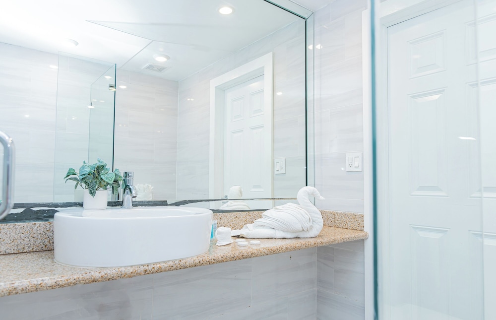 Beachside All Suites Hotel — Hotel rooms in Miami, Florida