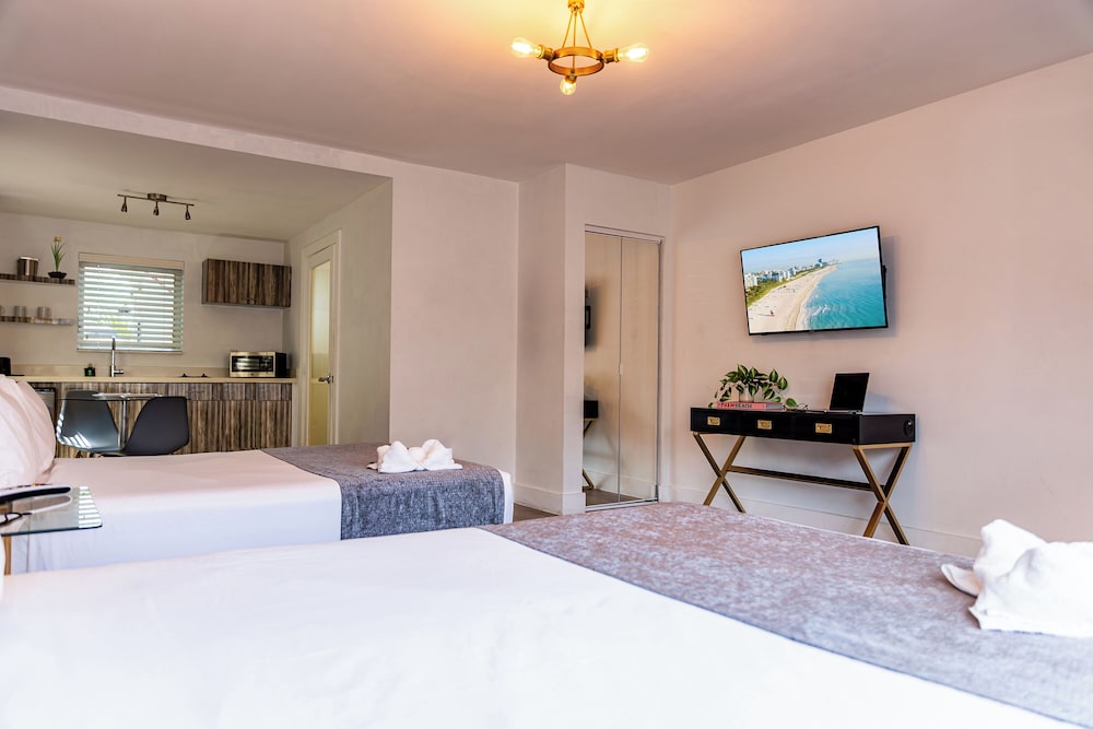 Beachside All Suites Hotel — Hotel rooms in Miami, Florida