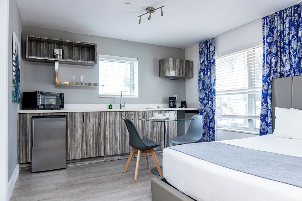 Beachside All Suites Hotel — Hotel rooms in Miami, Florida