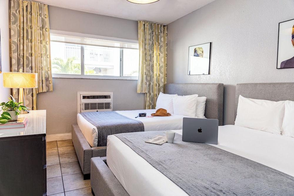 Beachside All Suites Hotel — Hotel rooms in Miami, Florida