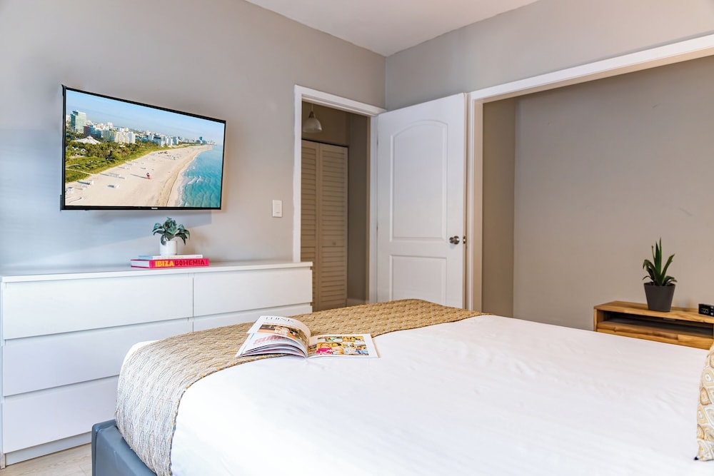 Beachside All Suites Hotel — Hotel rooms in Miami, Florida