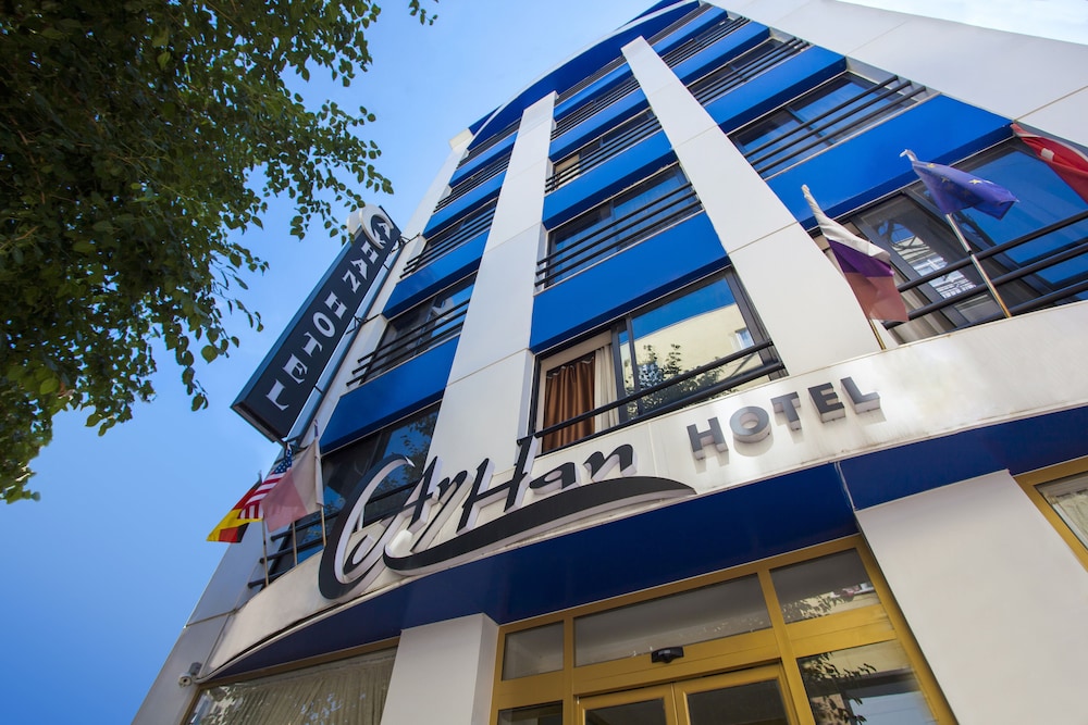 Ayhan Hotel — Hotel building in Antalya