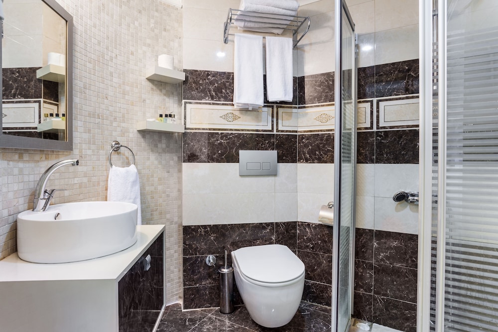 Ayhan Hotel — Hotel rooms in Antalya