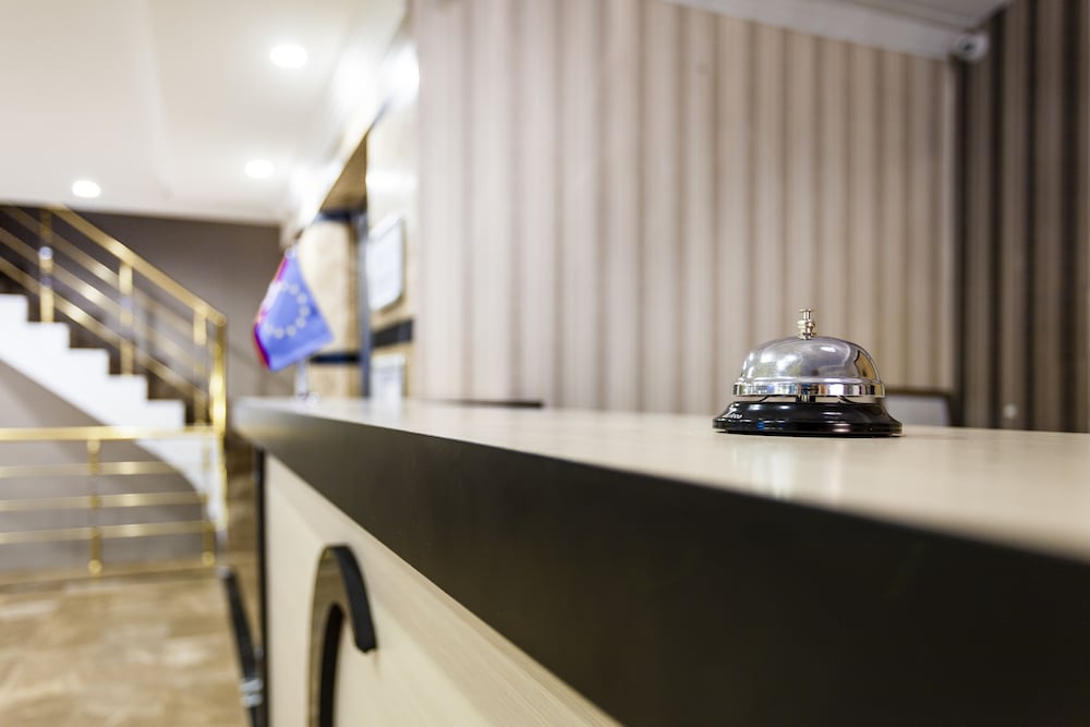 Ayhan Hotel — Hotel building in Antalya