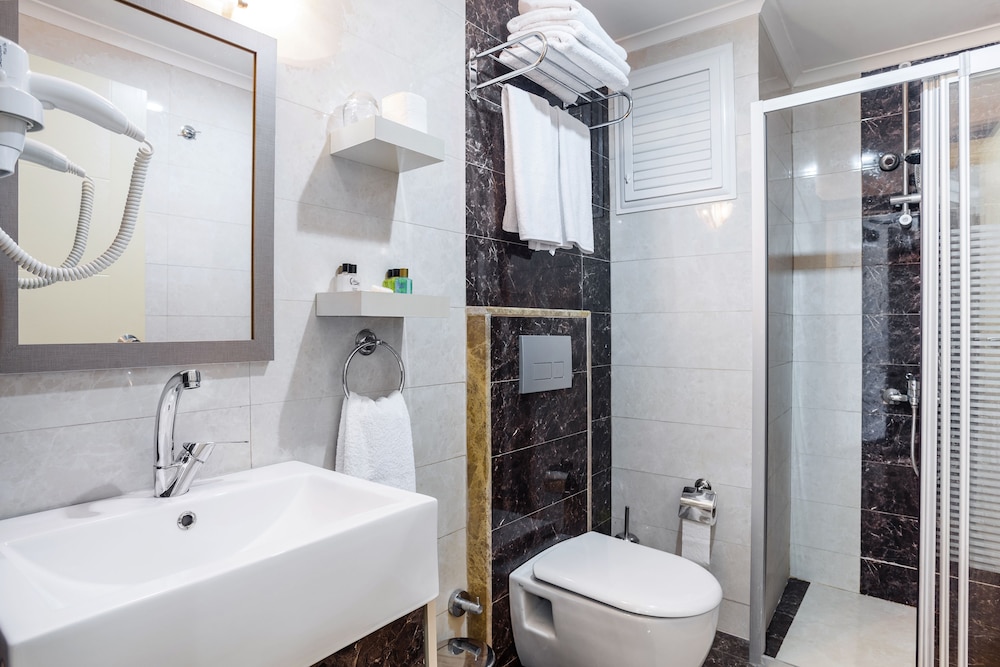 Ayhan Hotel — Hotel rooms in Antalya