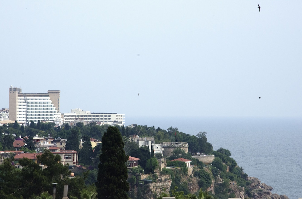 Ayhan Hotel — Main photo in Antalya